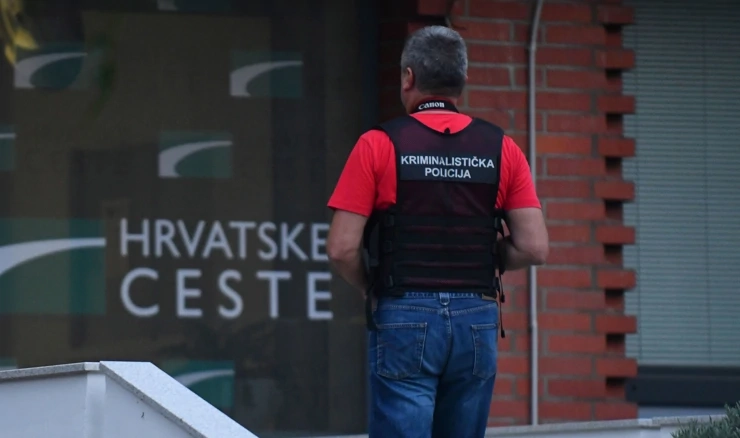 Kriminalistička policija u zgradi Hrvatskih cesta