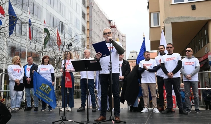 Prosvjed šest sindikata javnih službi na Europskom trgu u Zagrebu