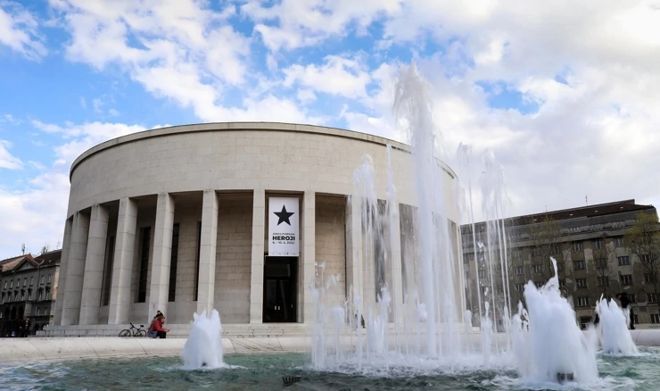 Fontana ispred Doma hrvatskih likovnih umjetnika u Zagrebu