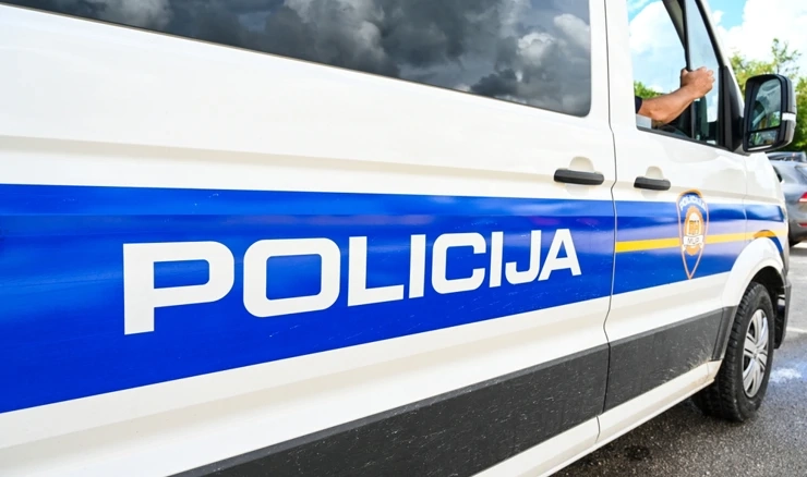 Privedeni muškarci nakon pucnjave