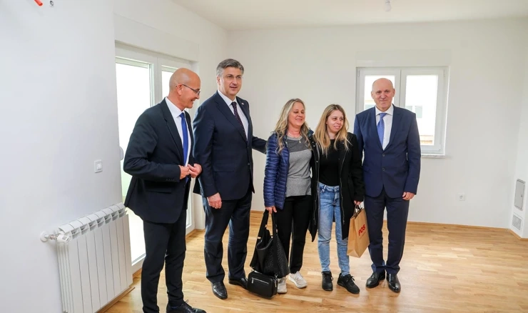 Premijer Plenković na svečanosti primopredaje ključeva stanarima POS-ovih stanova 