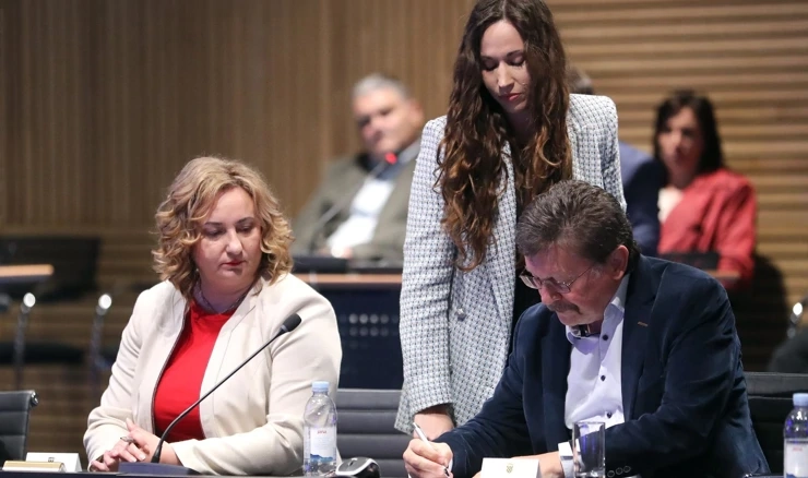 Potpisan kolektivni ugovor za javne i državne službe