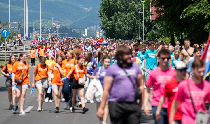 Veselo i bučno zagrebački maturanti prodefilirali do Bundeka