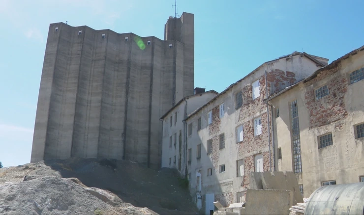 Nezakonito odloženi otpad kod Silosa u Gospiću 
