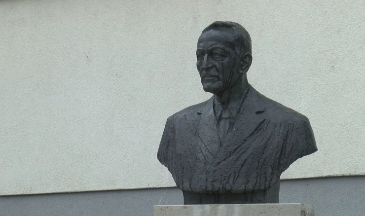 Dr. Juraj Njavro