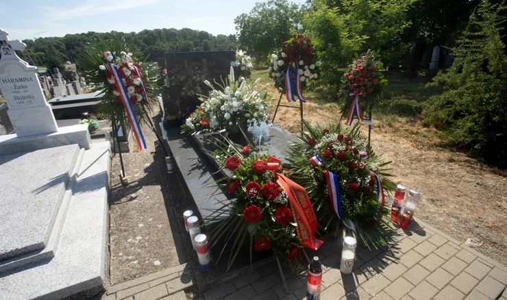 Polaganje vijenaca na grob Josipa Reihl Kira