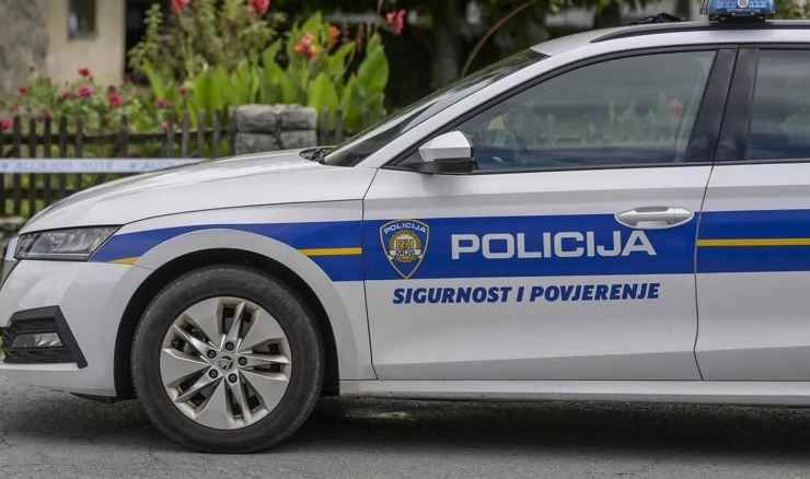 Policijski auto