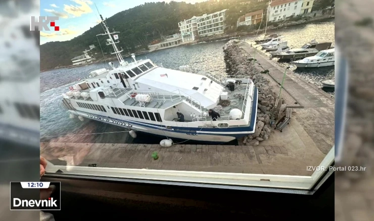 Jadrolinijin katamaran "Silba" udario u obalu; putnici iskrcani