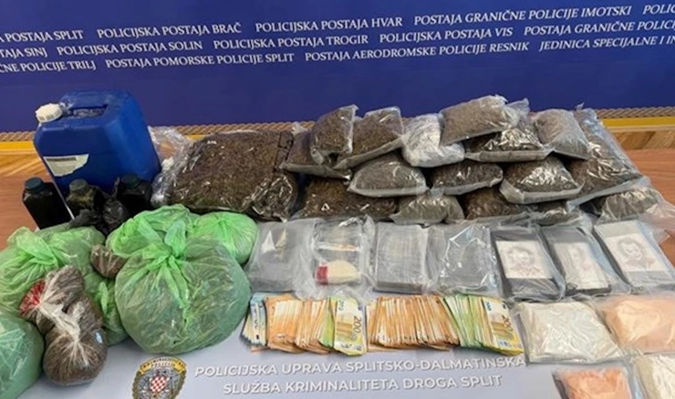 Diler u Makarskoj uhićen zbog 28 kilograma droge, 'prljavog' novca i ručne bombe
