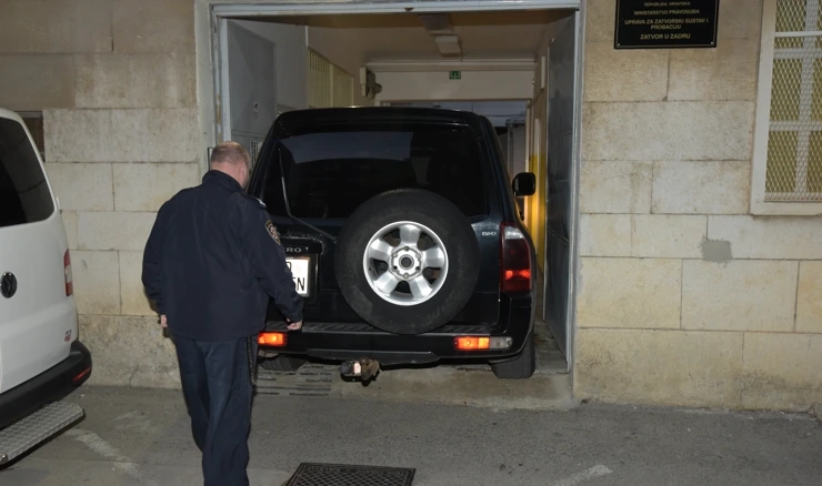 Istražni zatvor za trojicu napadača na dječaka