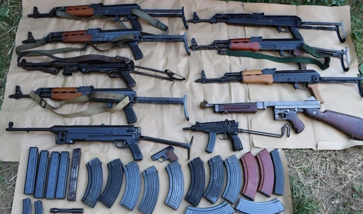 Policija pronašla arsenal oružja