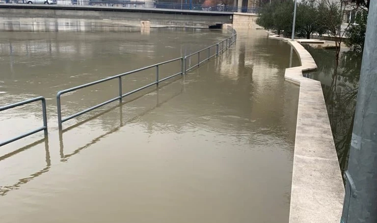 Ograničenje prometa zbog izlijevanja vodotoka malog sliva Zrmanja-zadarsko primorje na prometnicu Gornji Kosinj-Bakovac