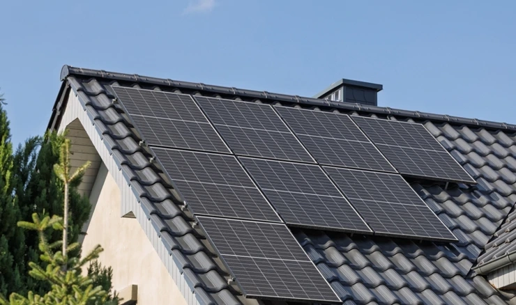 Solarni paneli na krovu kuće