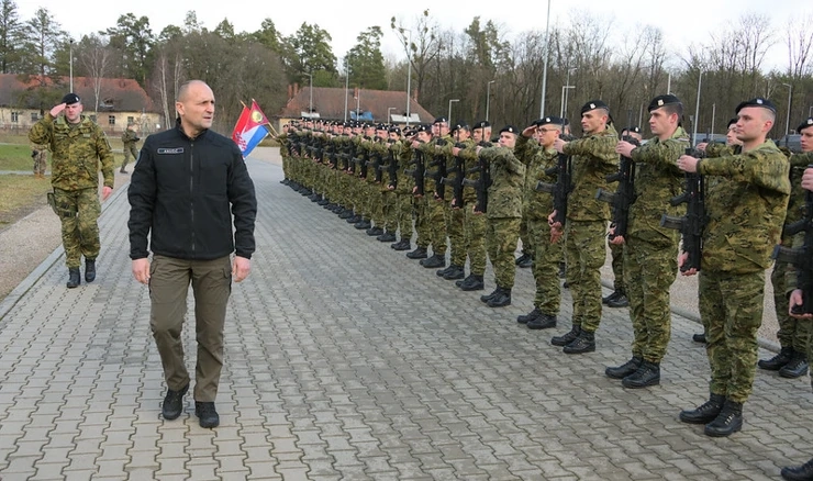 Ministar Anušić s hrvatskim vojnicima  u Poljskoj