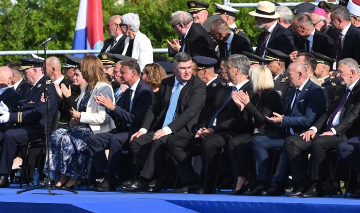 Sa svečanog vojnog mimohoda 