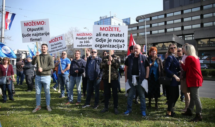 Prosvjed ispred Zagrebačkog holdinga