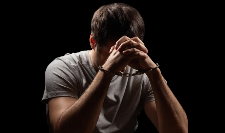 Prijavljeni policajac je predan pritvorskom nadzorniku