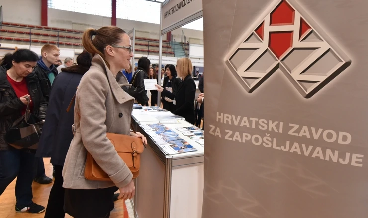 HZZ: U kolovozu u Hrvatskoj 19,4 tisuće manje nezaposlenih nego lani