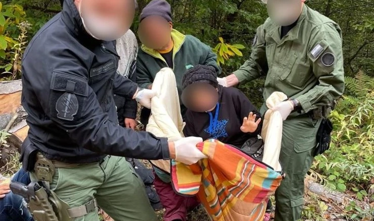 Policija zatekla grupu ljudi iz Afganistana među kojima je i dijete s ubodom stršljena 