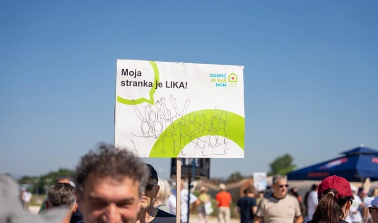 Prosvjed "Hodaj za Liku"