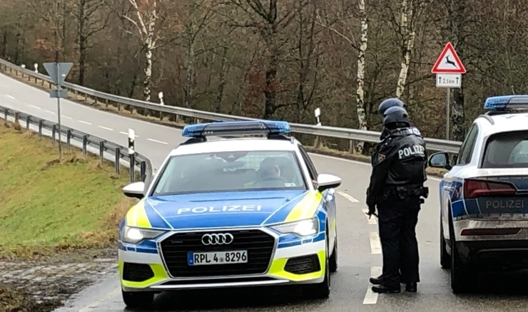  Dvoje mladih policajaca ubijeno je u ponedjeljak ujutro prilikom redovite prometne kontrole na zapadu Njemačke
