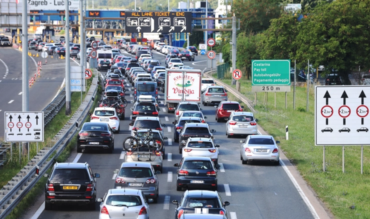 Gužve na naplatnim kućicama u Lučkom prema moru