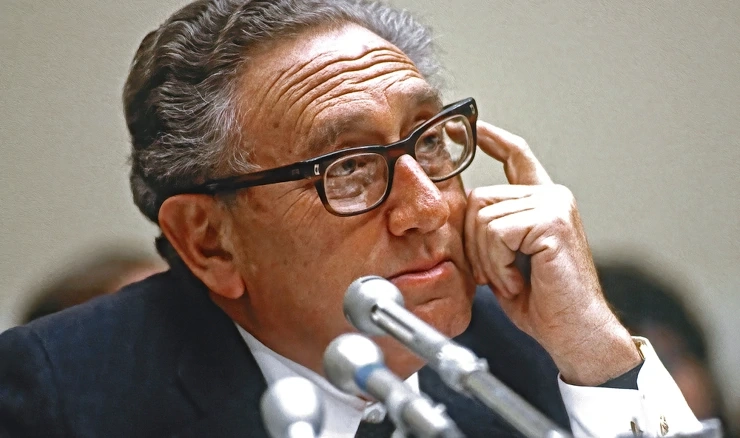 Henry Kissinger na zasjedanju Odbora za Srednju Ameriku 1984. godine