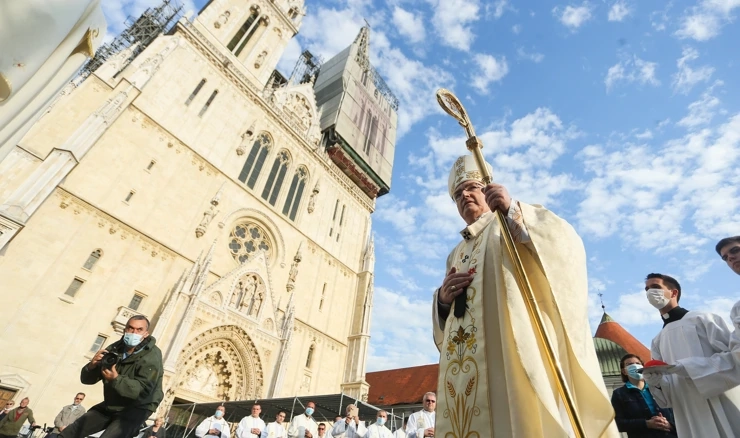 Misa pred Katedralom