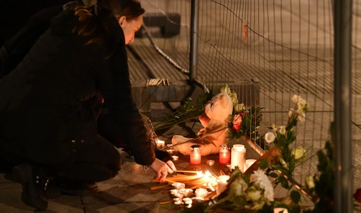 Beograđani pale svijeće kao znak podrške stradalima u školi u Prečkom