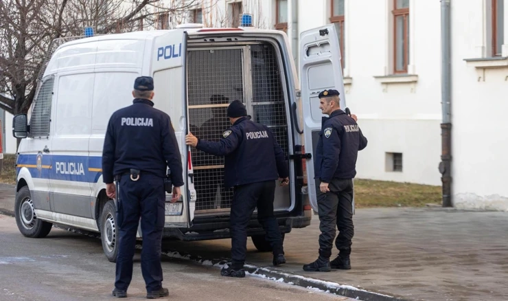 Privođenje osumnjičenih za napad na maloljetnike