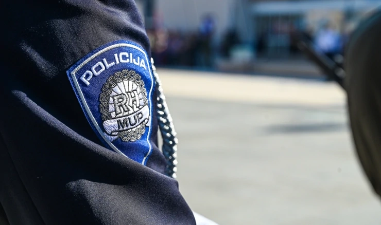 Dvojica policajaca spasili život Indijki