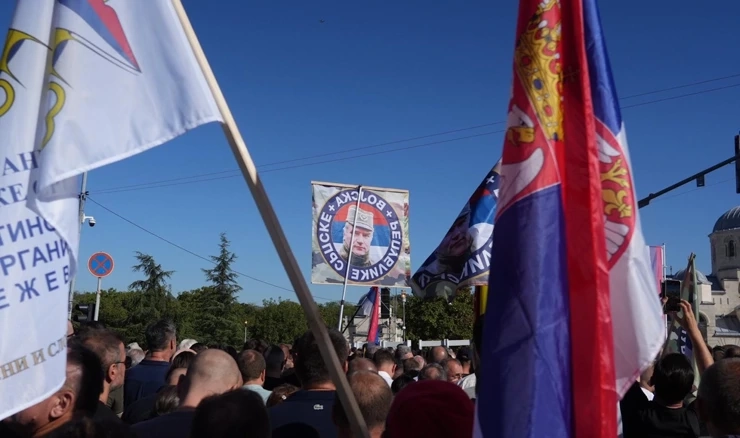 Tisuće ljudi došlo je odati počast Mladiću