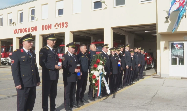 Vatrogasci odali počast žrtvama Vukovara i Škabrnje
