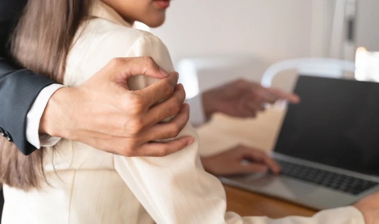 Čak 40% zaposlenih doživjelo neki oblik seksualnog uznemiravanja na poslu