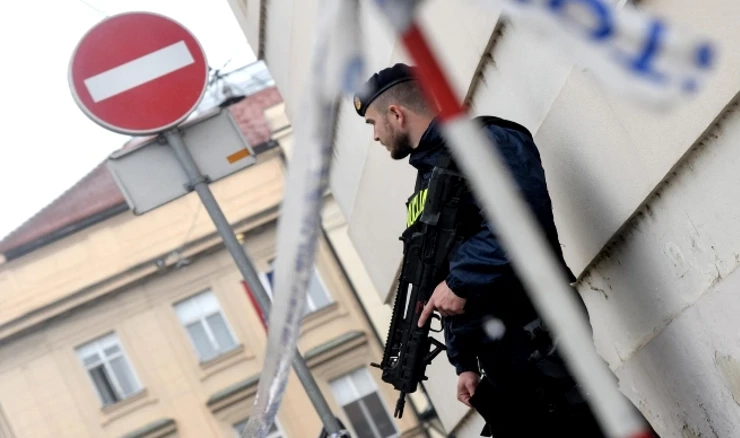 Policajac pred Banskim dvorima