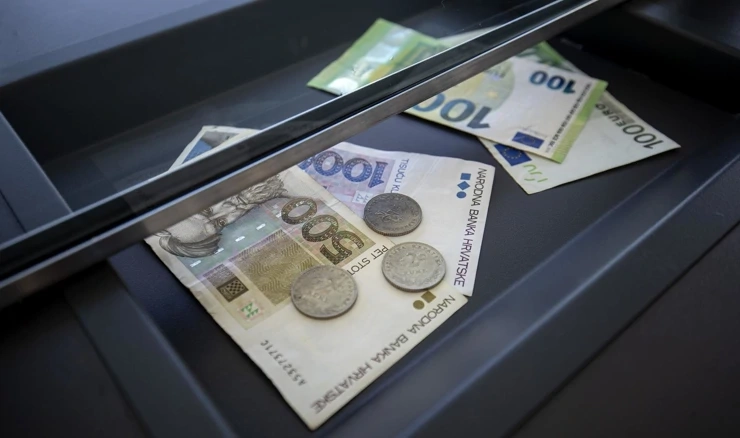 Čak 35 milijardi kuna "u čarapama"