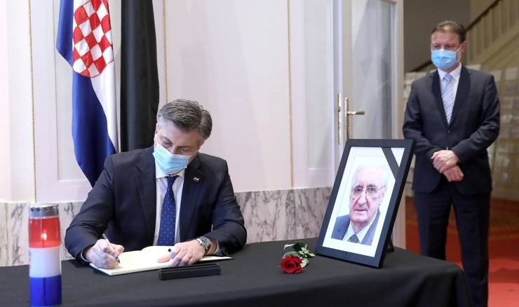 Plenković i Jandroković upisali su se u knjigu žalosti