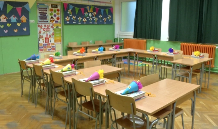 Školske klupe spremne za prvašiće
