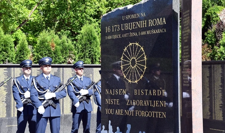 Memorijalni centar u Uštici 