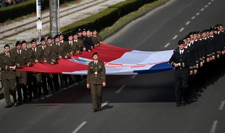 Vojni mimohod u Zagrebu