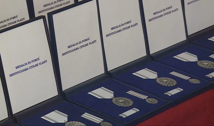 Dodiljenjene nagrade