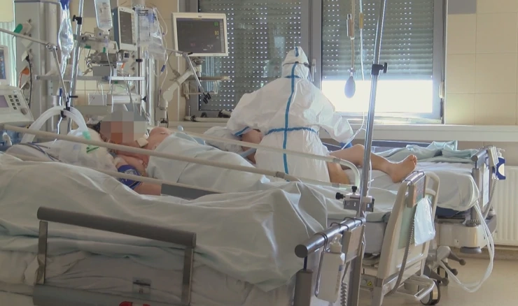 Sve više pacijenata na respiratoru, medicinsko osoblje premoreno
