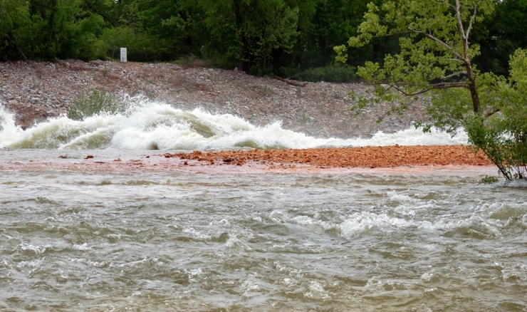 Dvoje poginulih u poplavama u Oklahomi