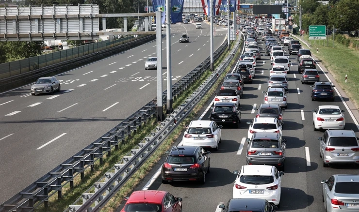 Gužve na naplatnim postajama i pred tunelima