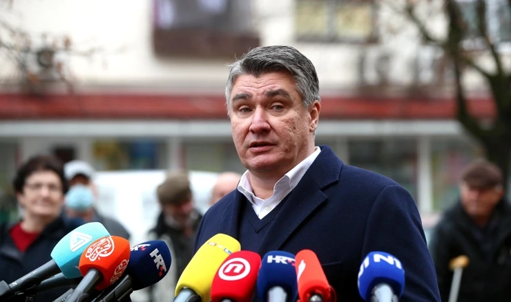 Zoran Milanović daje izjavu u Glini