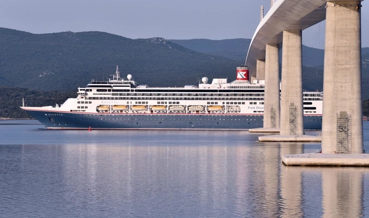 Prvi kruzer prošao ispod Pelješkog mosta 