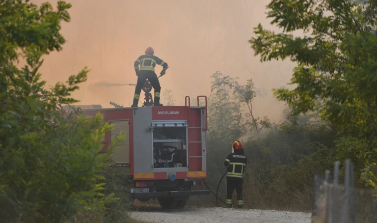 Požar kod Smokovića pod kontrolom, iako još uvijek nije potpuno ugašen