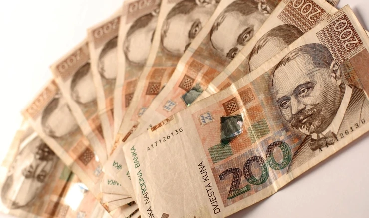 Prosječna mjesečna isplaćena neto plaća po zaposlenome 