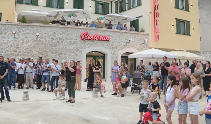 Otvorenje obnovljenog gradskog hotela u Obrovcu