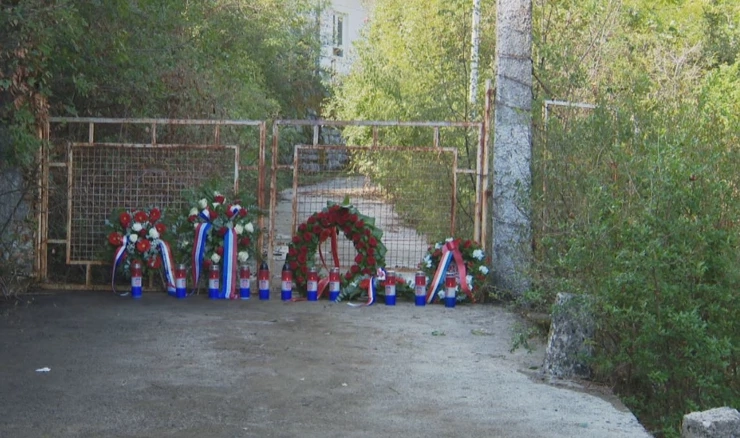 Ministri Grlić i Radulović položili vijence u Morinju